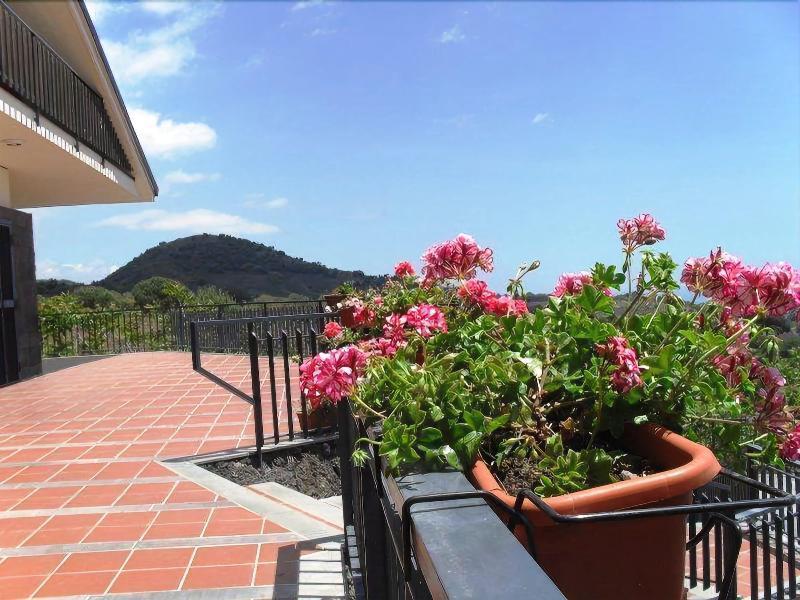 Etna Hut Bed & Breakfast นีโกโลซี ภายนอก รูปภาพ