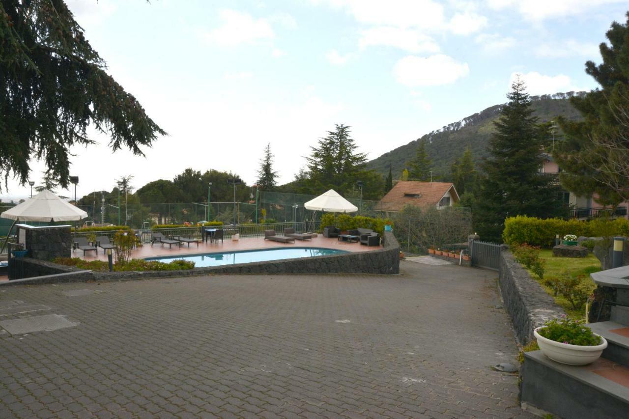 Etna Hut Bed & Breakfast นีโกโลซี ภายนอก รูปภาพ