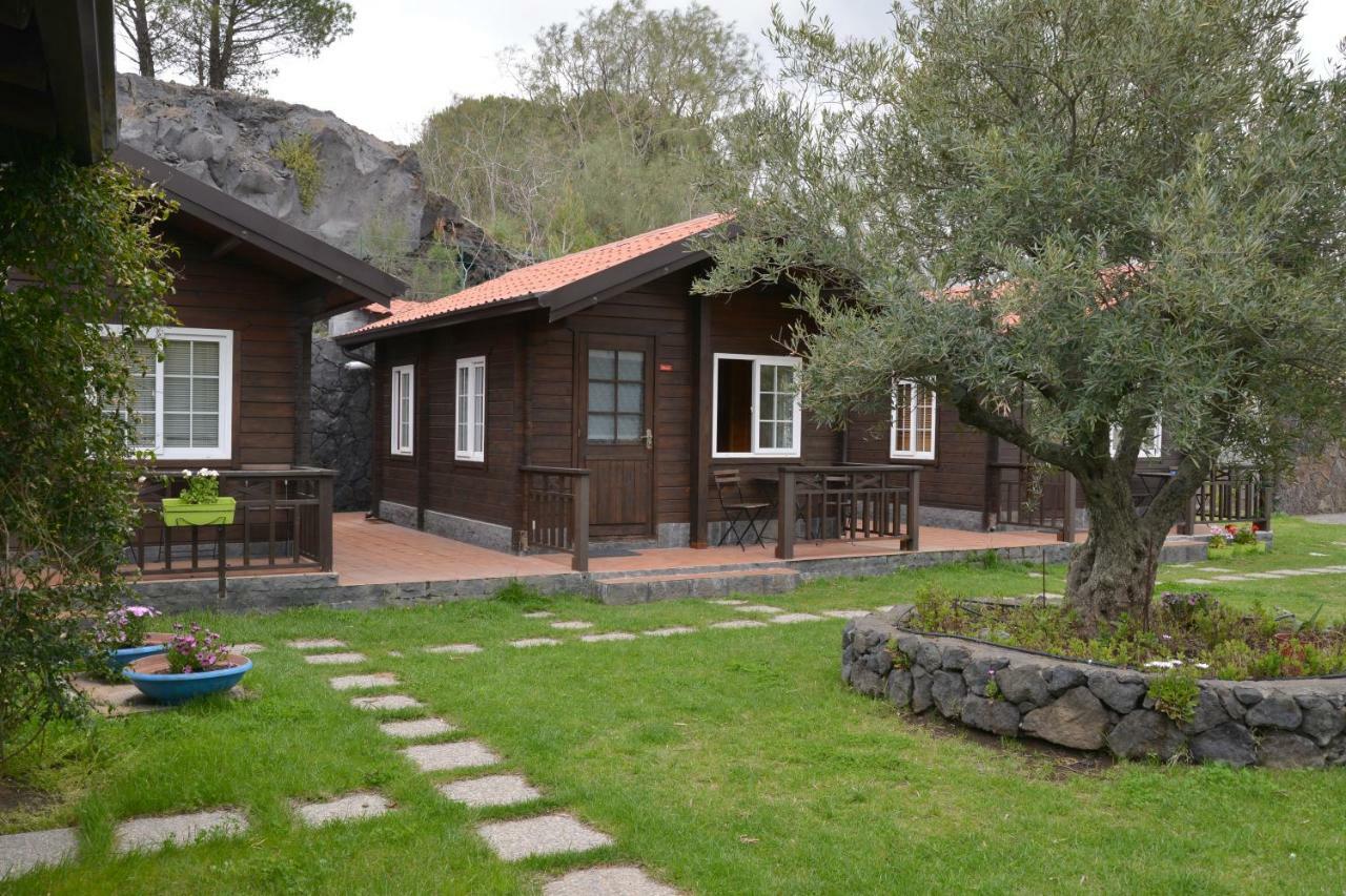 Etna Hut Bed & Breakfast นีโกโลซี ภายนอก รูปภาพ